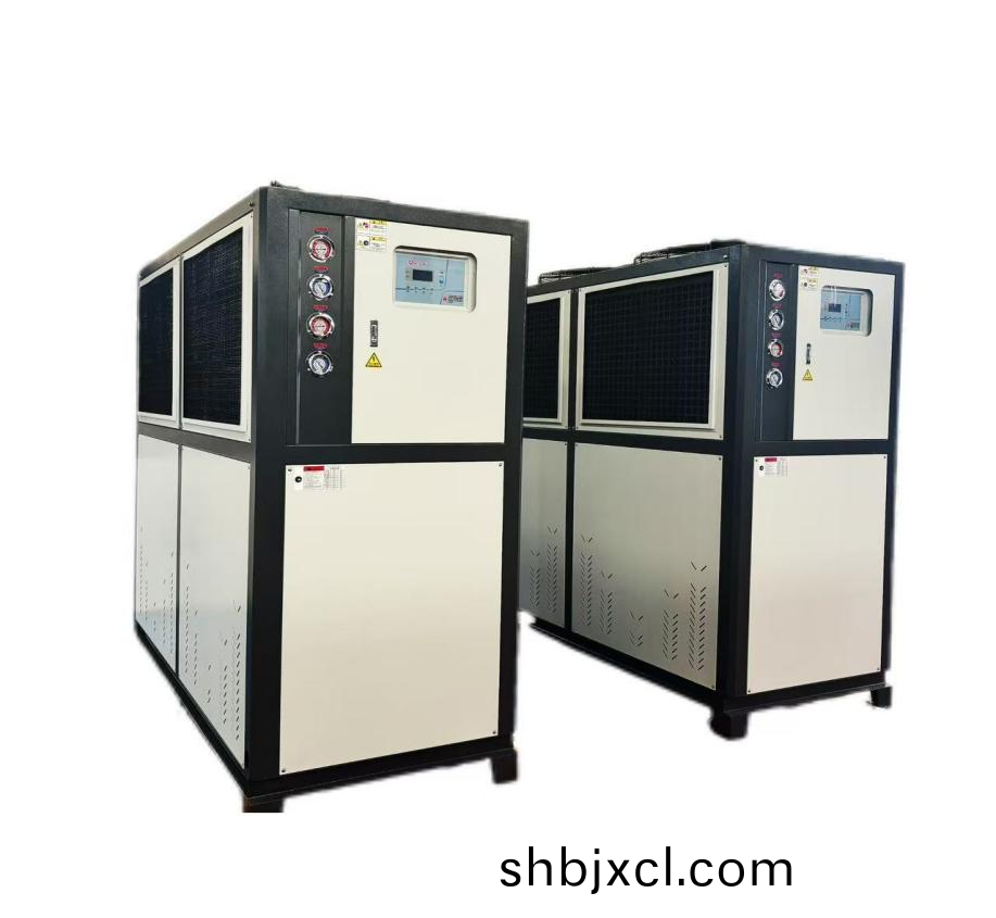 30HP低溫水(shui)冷式冷水機